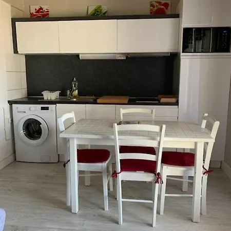 1 Chambre, Mezzanine, Terrasse, Parking Et Piscine, Proche Plage Et Village Naturiste -ref Est21b *